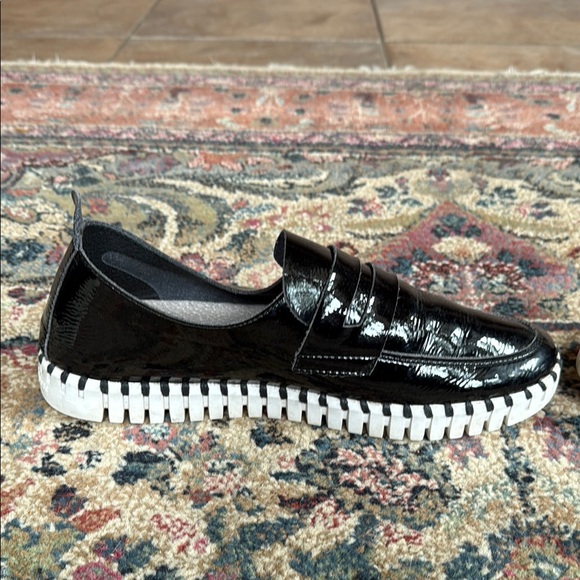 Ilse Jacobsen Black Patent Leather Loafers - Picture 4 of 7